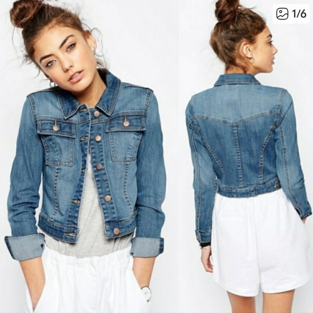 ASOS Cropped Light Wash Denim Button Up  Structured Moto Jacket Size US 4. UK 8